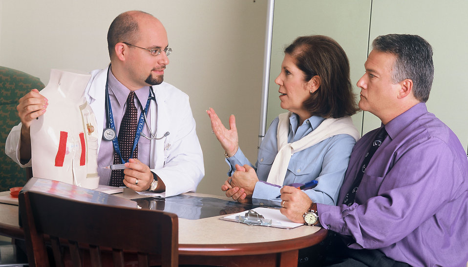 A doctor and couple talking : Free Stock Photo