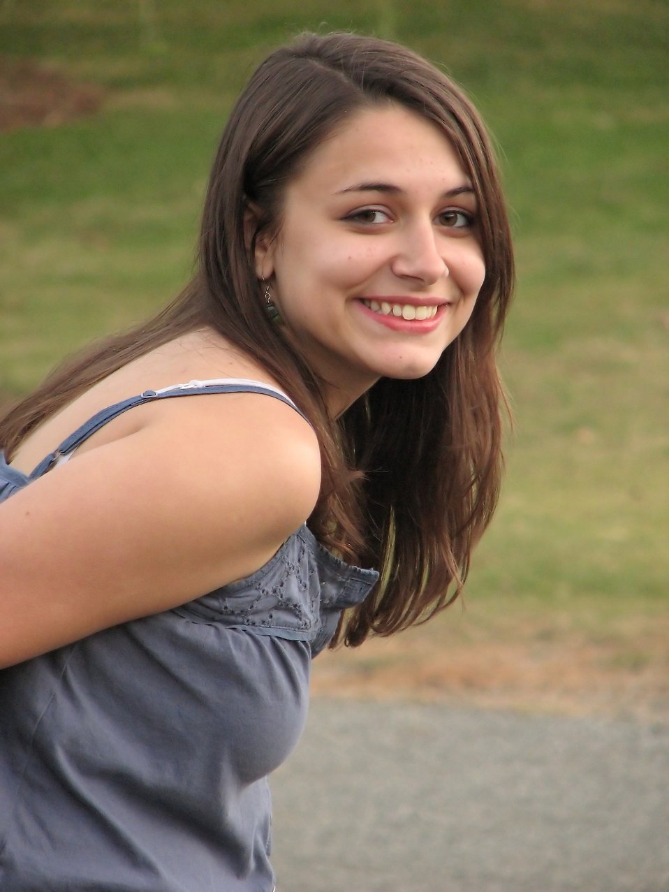 Outdoor portrait of a beautiful teen girl : Free Stock Photo