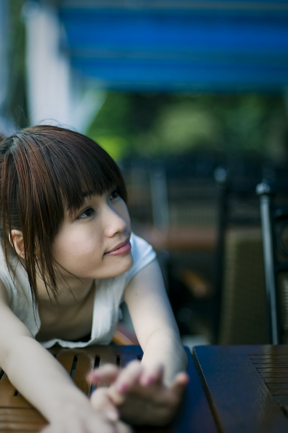 A beautiful Chinese girl posing : Free Stock Photo