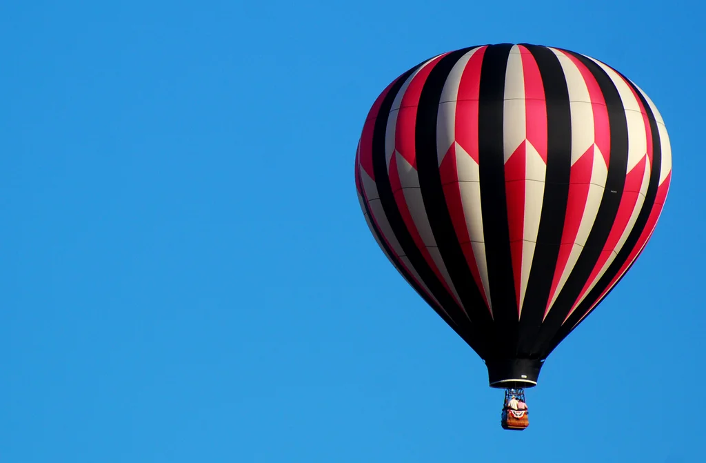 A hot air balloon in a blue sky : Free Stock Photo