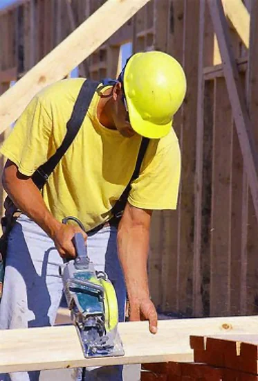 Construction worker with wood : Free Stock Photo
