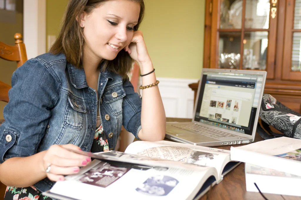 A female student reading a book : Free Stock Photo