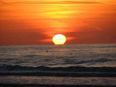 Free Stock Photo: Sun setting over the ocean