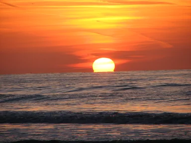 Free Stock Photo: Sun setting over the ocean
