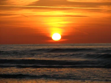 Free Stock Photo: Sun setting over the ocean