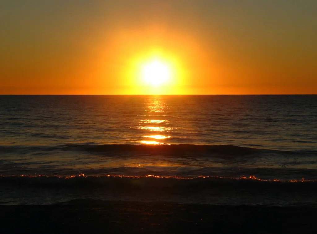 An ocean sunset landscape : Free Stock Photo